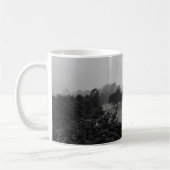 Schöne Bäume und Natur im Nebel Kaffeetasse (Links)