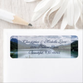 Schöne Berge und Seeadresse (Insitu)