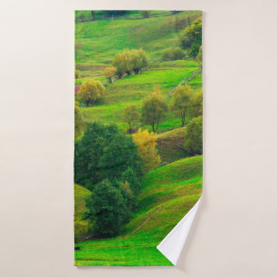 Schöne Berglandschaft im Abend Sonnenlicht. Badehandtuch