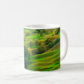Schöne Berglandschaft im Abend Sonnenlicht. Kaffeetasse (VorderseiteRechts)