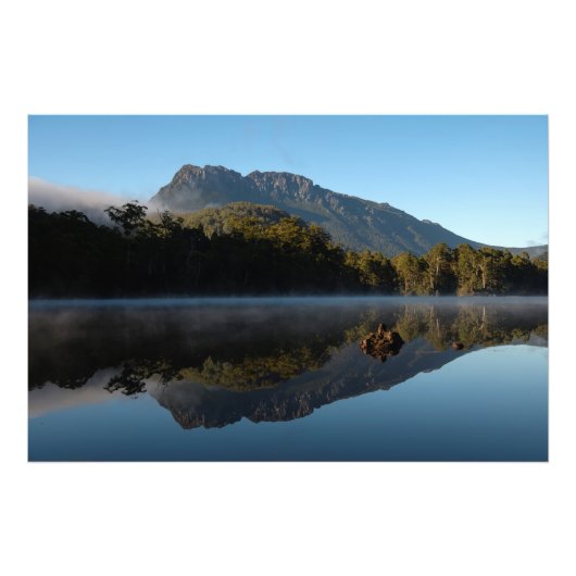 Schöne Bergreflexionen im See Fotodruck (Vorne)