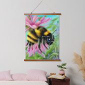 Schöne Biene auf einer rosa Blume Nah Wandteppich Mit Holzrahmen (Schlafzimmer)