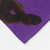 Schöne Black Cat Foto Cutout auf dunklem Lila Fleecedecke (Ecke)