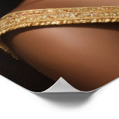 Schöne Black Queen trägt Goldkrone Poster (Ecke)