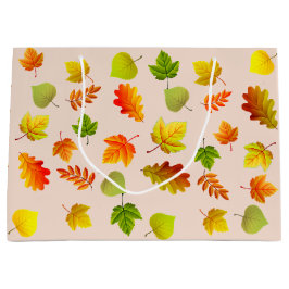 Schöne Blätter des Herbstes auf Beige Große Geschenktüte