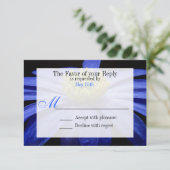 Schöne blaue Blume auf Black Wedding RSVP Cards (Stehend Vorderseite)