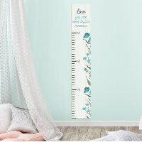 Schöne blaue Blume über das Messen des Wachstums