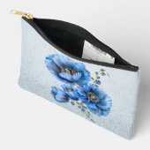 Schöne blaue Pflaumen auf einem blauen Glitzer zur Zubehörtasche (Offen)