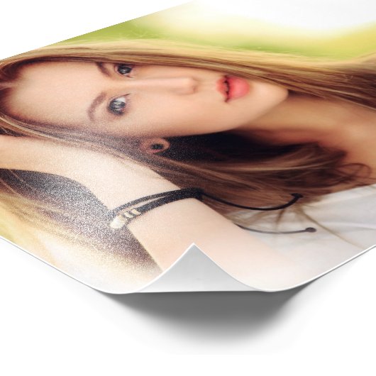 Schöne Blond Girl spielt mit ihrer Haare Fotodruck (Ecke)