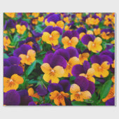 Schöne blühende Stiefmütterchen im Garten Geschenkpapier (Flach)