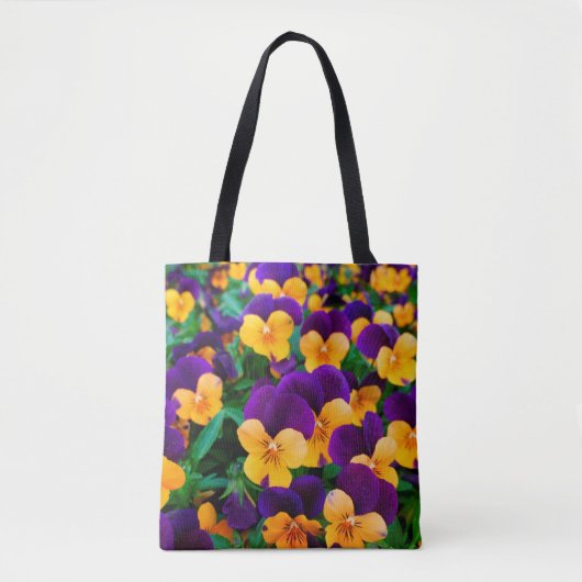 Schöne blühende Stiefmütterchen im Garten Tasche (Vorderseite)