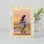 Schöne Blume 30. Hochzeitstag Gold Folieneinladung (Stehend vorne)
