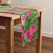 Schöne Blume mit Federpink Kurzer Tischläufer (Beispiel)
