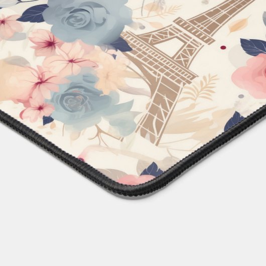 Schöne Blume und der Eiffelturm von Paris Schreibtischunterlage (Ecke)