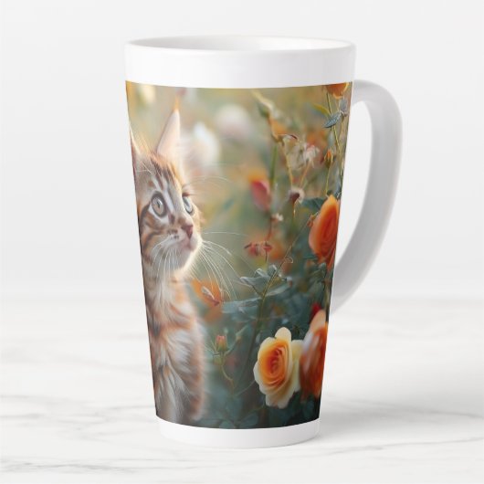 Schöne Blume und Kitten Latte Tasse (Rechte Ecke)