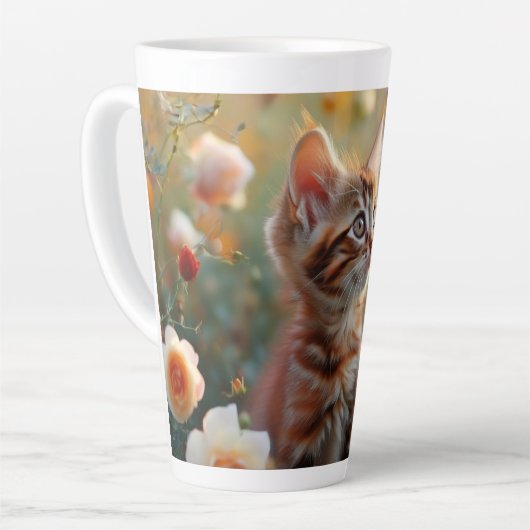 Schöne Blume und Kitten Latte Tasse (Linke Ecke)