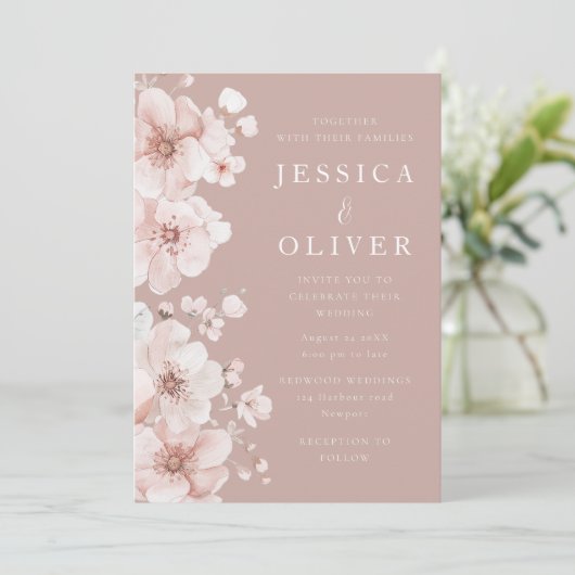 Schöne Blush Blume Petals wunderschöne Hochzeit Einladung (Stehend Vorderseite)