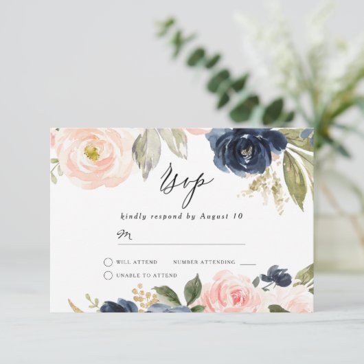 Schöne Blush & Navy Blumenfrühlings Hochzeit RSVP Karte (Stehend Vorderseite)