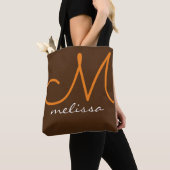schöne braune Tasche mit Name und Anfangsbuchstabe (Von Nahem)