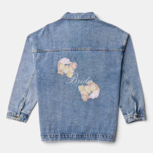 Schöne Braut mit Blumenmuster Jeansjacke