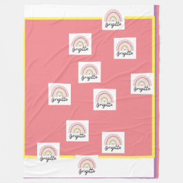 Schöne Brigitte mit Regenbogenvlies-Decke. Fleecedecke