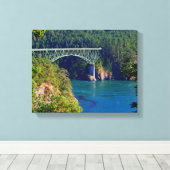 Schöne Brücke, blauer Ozean und grüne Bäume, Leinwanddruck (Insitu (Holzboden))