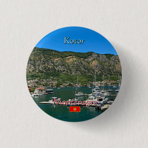 Schöne Bucht von Kotor in Montenegro Reise Button