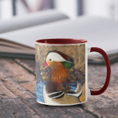 Schöne Chatty Mandarin Duck auf den Felsen Tasse