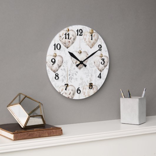 Schöne cremefarbene Herz-Ornamente Große Wanduhr (Büro)