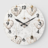Schöne cremefarbene Herz-Ornamente Große Wanduhr (Vorderseite)