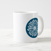 Schöne Daisy-Blume, Halftone Illustration Jumbo-Tasse (Vorderseite Rechts)