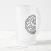 Schöne Daisy-Blume, Halftone Illustration Mattglas Bierglas (VorderseiteRechts)