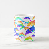 Schöne Delphine im Regenbogen mit Vorname Kaffeetasse (Mittel)