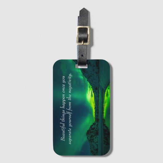 Schöne Dinge passieren inspirierendes Zitat Gepäckanhänger (Vorderseite Vertikal)