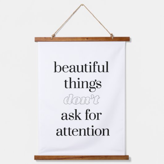 Schöne Dinge Wood Topped Wall Tapestry Wandteppich Mit Holzrahmen (Vorderseite)