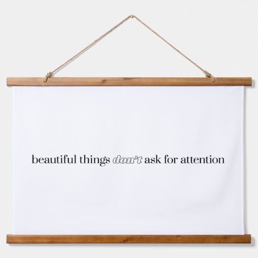 Schöne Dinge Wood Topped Wall Tapestry Wandteppich Mit Holzrahmen (Vorne)