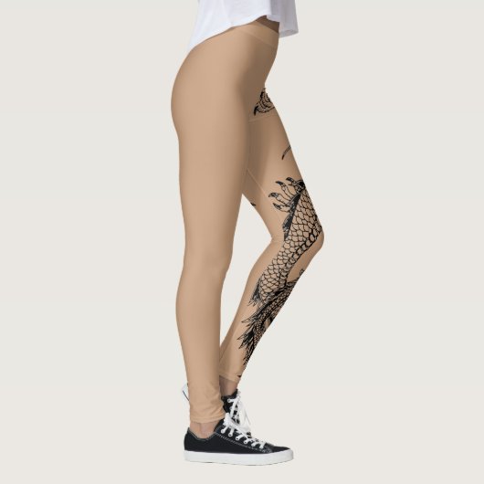 Schöne Drachenattoo im Hintergrund der Hautfarbe Leggings (Rechts)