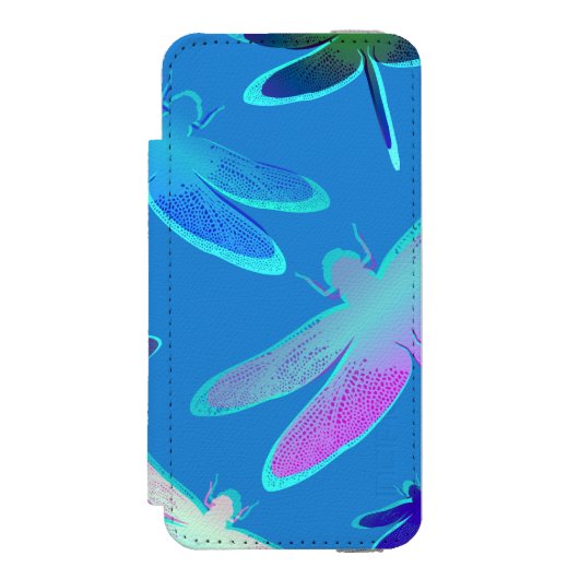 Schöne Drachenfliegen auf blauem Muster Incipio iPhone Geldbeutel-Hülle (Folio Vorderseite)