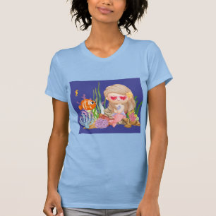 Schöne DUNKELHAARIGE MERMAID, die im Meer spielt T-Shirt