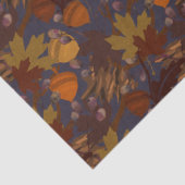 Schöne dunkle Herbstlaube Acorns Pine Cones Seidenpapier (Detail)