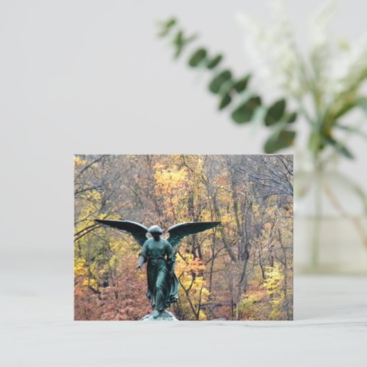 Schöne Engel im Herbstwald Postkarte (Stehend Vorderseite)