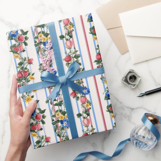 Schöne Erdbeeren und Blumenbridal Geschenkpapier (Schenken)