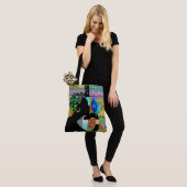 Schöne ethnische Frau überall in der Print-Tasche Tasche (Am Model)