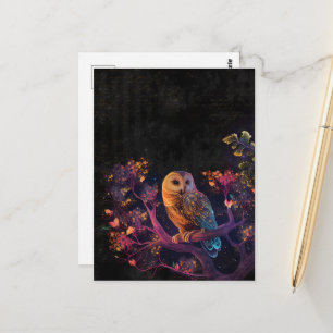Schöne Eule in einem Baum in der Nacht Postkarte