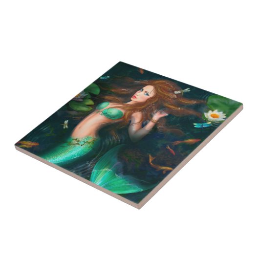 Schöne Fantasiemeerjungfrau im See Fliese (Seite)