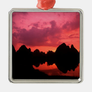 Schöne Farbe bei Sonnenuntergang der Kalksteinberg Ornament Aus Metall