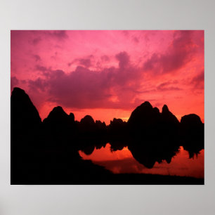 Schöne Farbe bei Sonnenuntergang der Kalksteinberg Poster