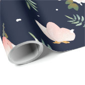 Schöne Farben Rosa und Marineblau Blütenhochzeit Geschenkpapier (Rolleneckpunkt)