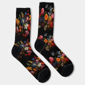 Schöne farbenfrohe Blume auf schwarz Socken (Rechts)
