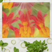 Schöne, farbenfrohe Blüte mit Milkweed Art Printin Handtuch (Gefaltet)